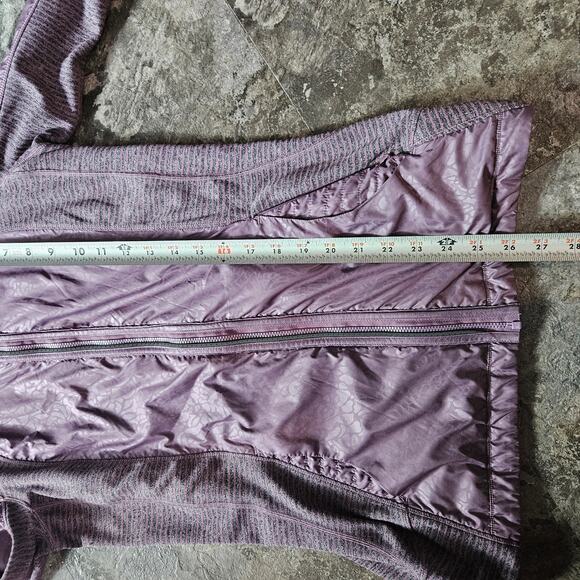 Lululemon Rebel Runner Jacket  Petal Camo Embossed Purple Fog Size 8 - Picture 5 of 6